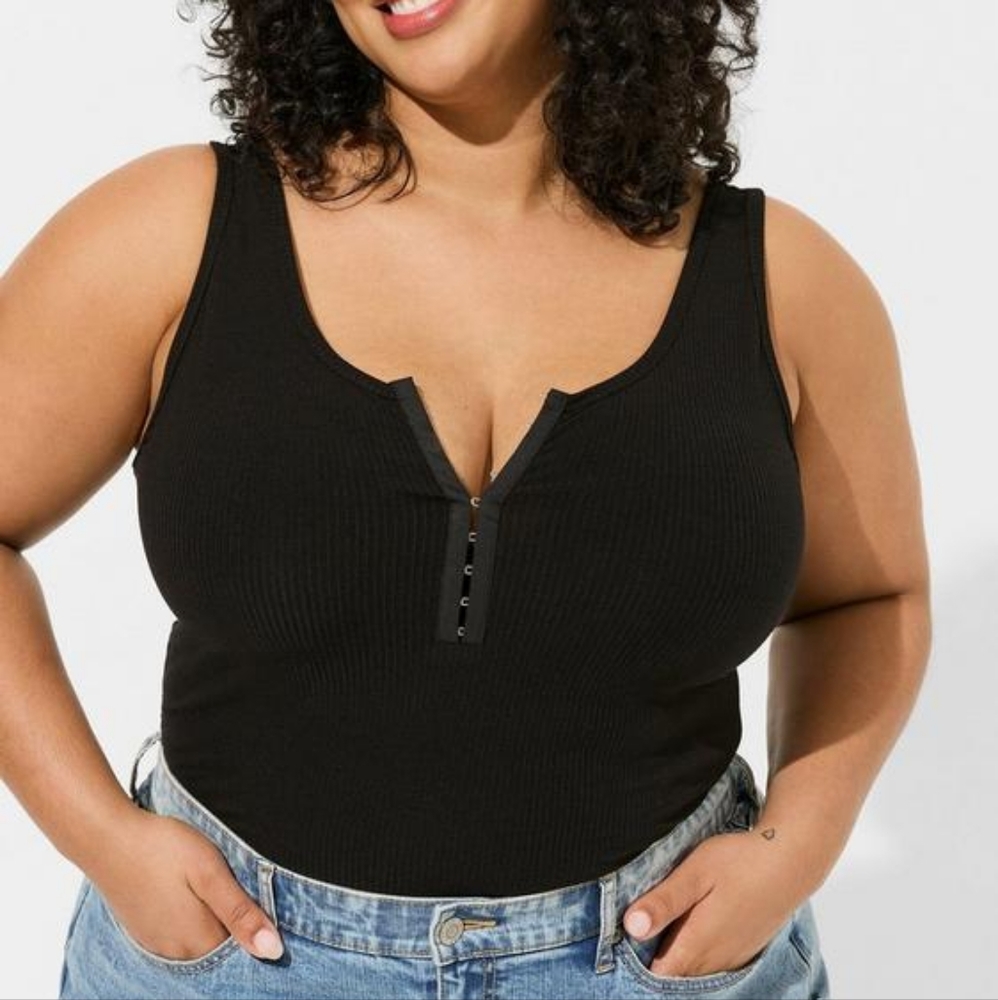 SOLD Torrid Ribbed Hook and Eye Fitted Tank Top Black sz 0 / L NWOT - Picture 1 of 5